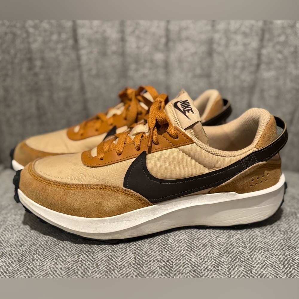 Nike waffle debut sneaker
